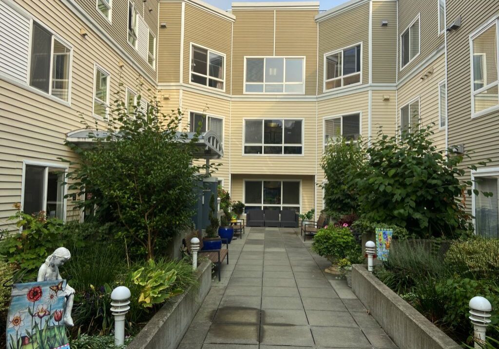 Ashwood Court Apartments Exterior